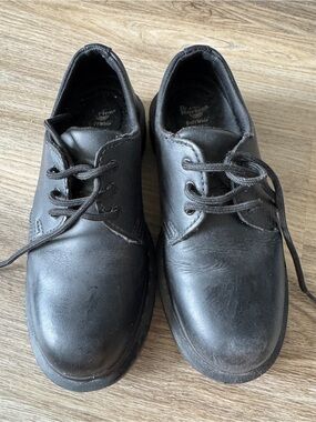 Dr. Martens Men's Black Leather Lace-Up Derby Shoes